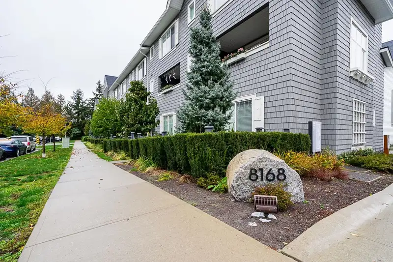 64 8168 136A STREET - photo 3 of 3