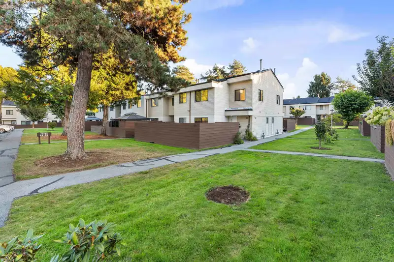 87 14135 104 AVENUE - photo 3 of 22