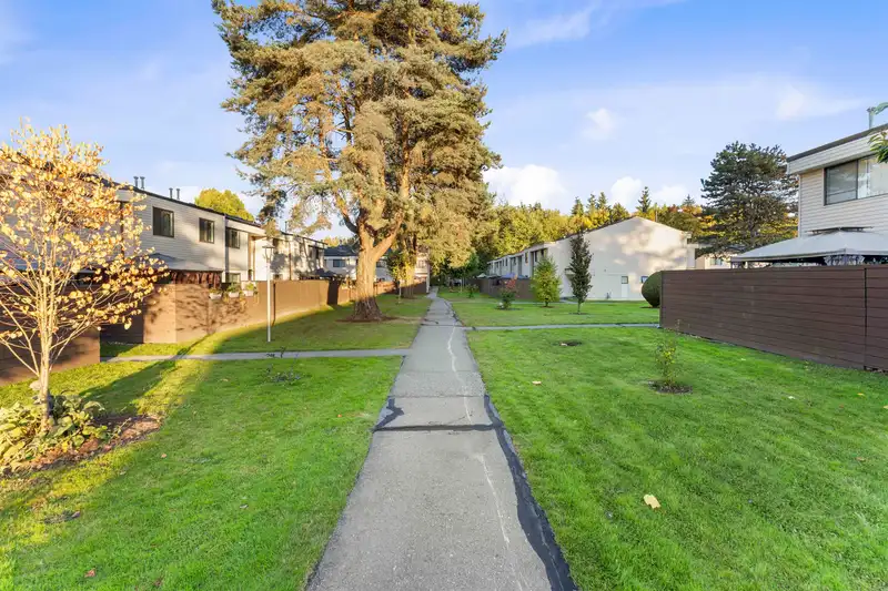 87 14135 104 AVENUE - photo 4 of 22
