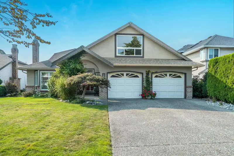 6107 186 STREET - photo 1 of 40