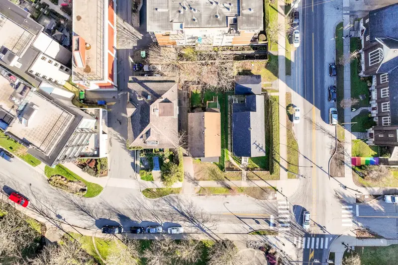 160 E 10TH STREET - photo 4 of 14