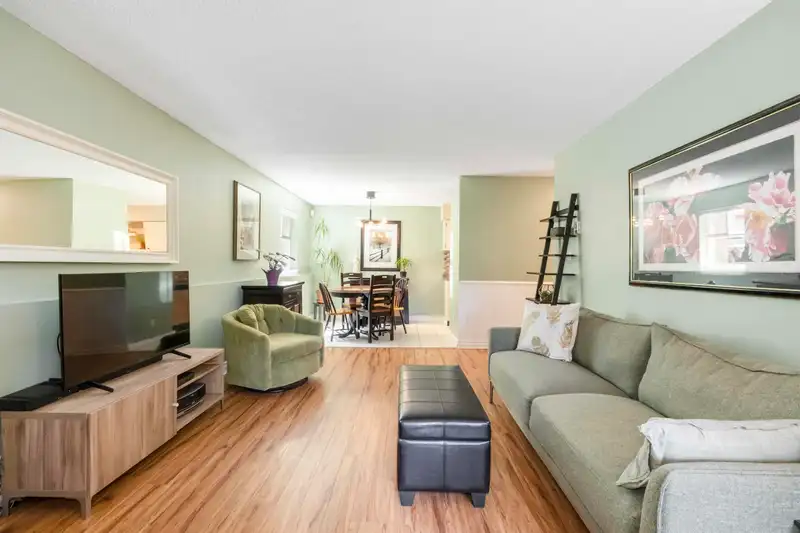 104 10560 154TH STREET - photo 4 of 26
