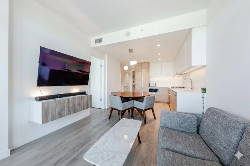 808 1045 AUSTIN AVENUE - photo 2 of 13