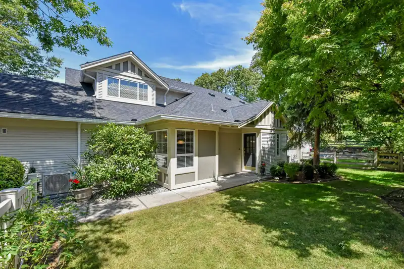 5 17917 68 AVENUE - photo 2 of 40