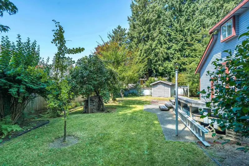 12373 BOUNDARY CLOSE - photo 4 of 40