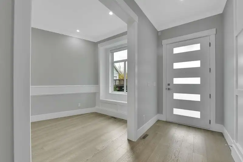 14285 61B AVENUE - photo 3 of 40