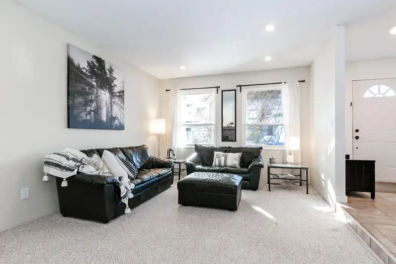 15439 95A AVENUE - photo 3 of 32
