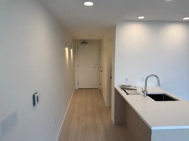 703 13675 107A AVENUE - photo 2 of 5