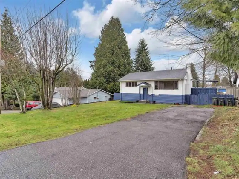 10464 154A STREET - photo 2 of 9