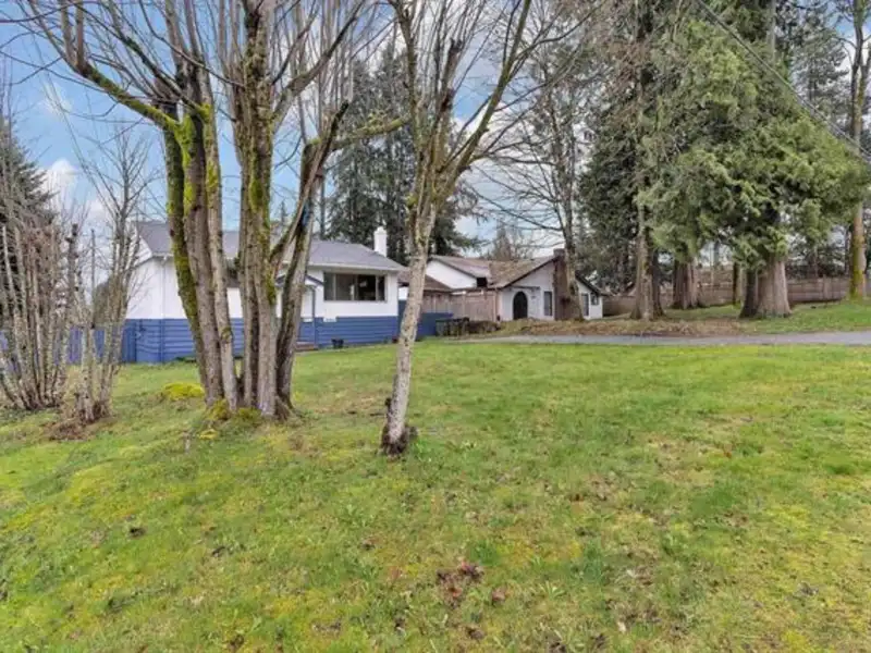 10464 154A STREET - photo 3 of 9