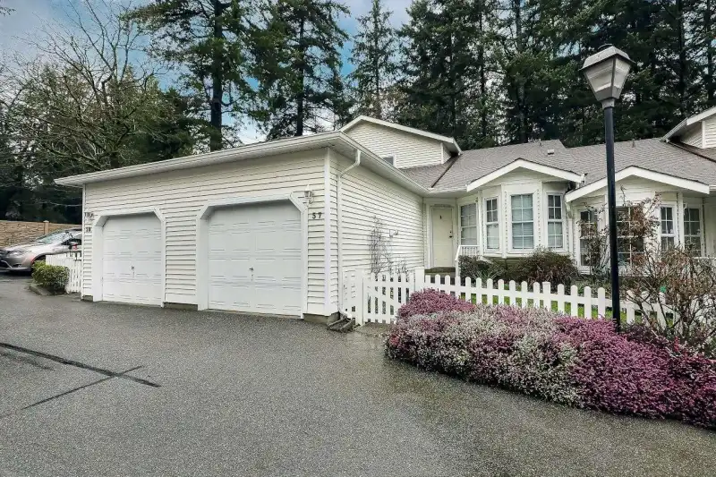 57 6537 138 STREET - photo 1 of 20