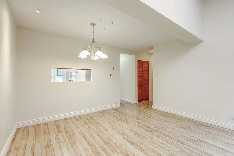 57 6537 138 STREET - photo 4 of 20