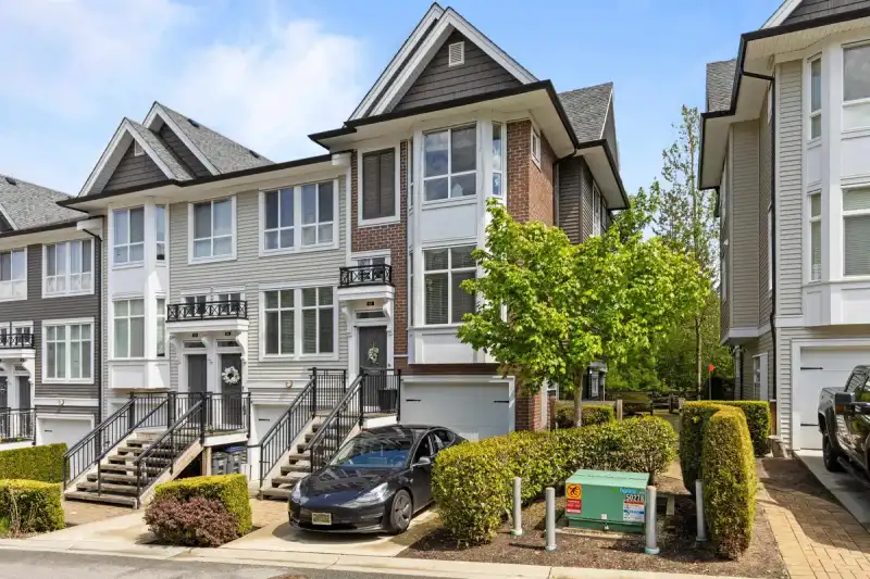 61 14433 60 AVENUE - photo 1 of 23