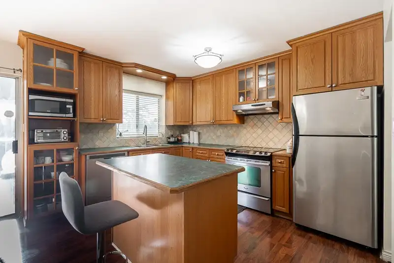 14370 68B AVENUE - photo 4 of 21
