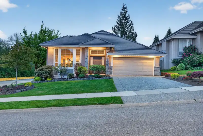 16748 109 AVENUE - photo 3 of 40