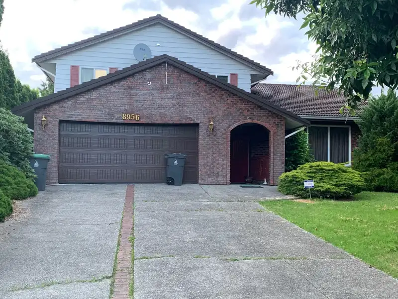 8956 URSUS CRESCENT - photo 1 of 5