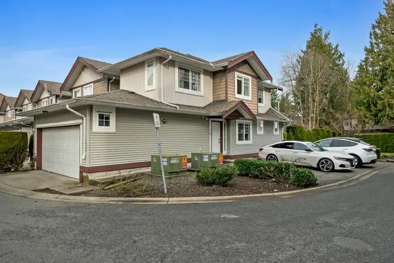 18 8255 120A STREET - photo 3 of 39