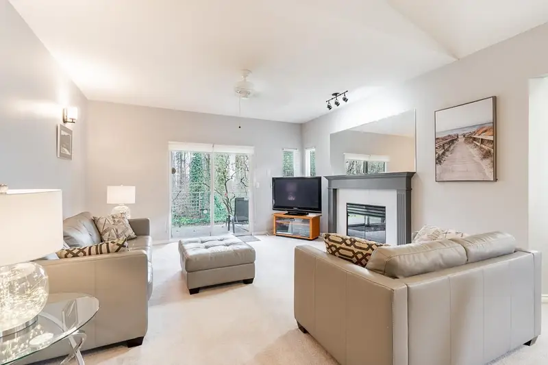 30 18939 65 AVENUE - photo 3 of 25