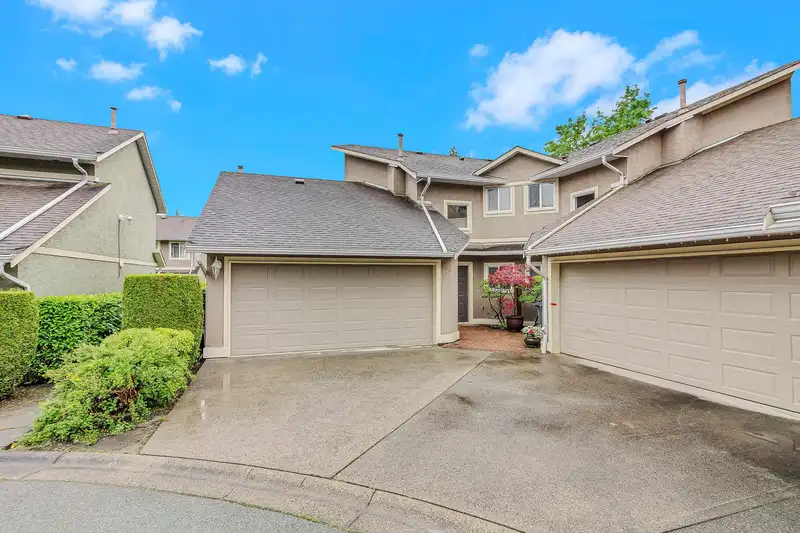 11 16128 86 AVENUE - photo 1 of 30