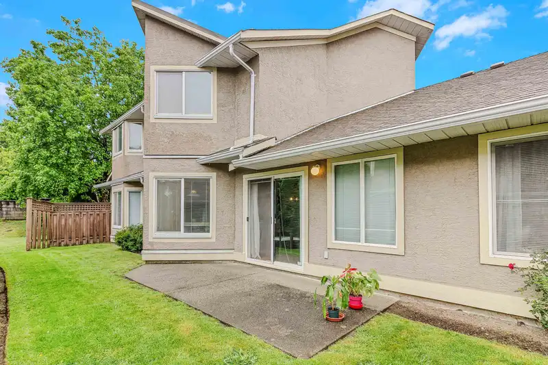 11 16128 86 AVENUE - photo 2 of 30