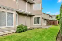 11 16128 86 AVENUE - thumbnail 3