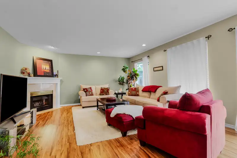 11 16128 86 AVENUE - photo 4 of 30