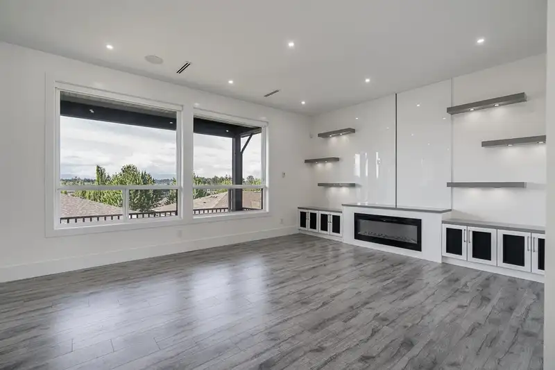 15051 63A AVENUE - photo 4 of 35
