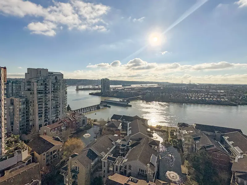 2004 1 RENAISSANCE SQUARE - photo 2 of 25