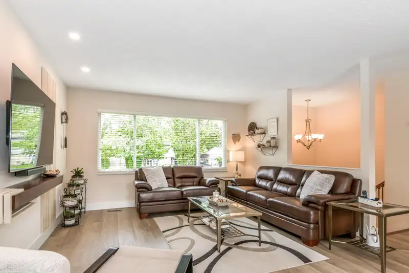 19360 62A AVENUE - photo 4 of 30