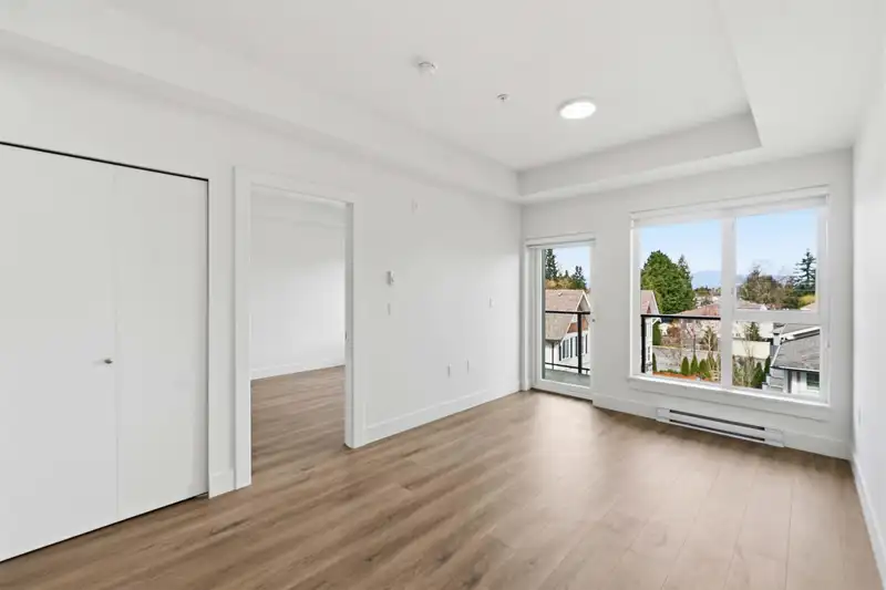 414 15739 FRASER HIGHWAY - photo 3 of 8