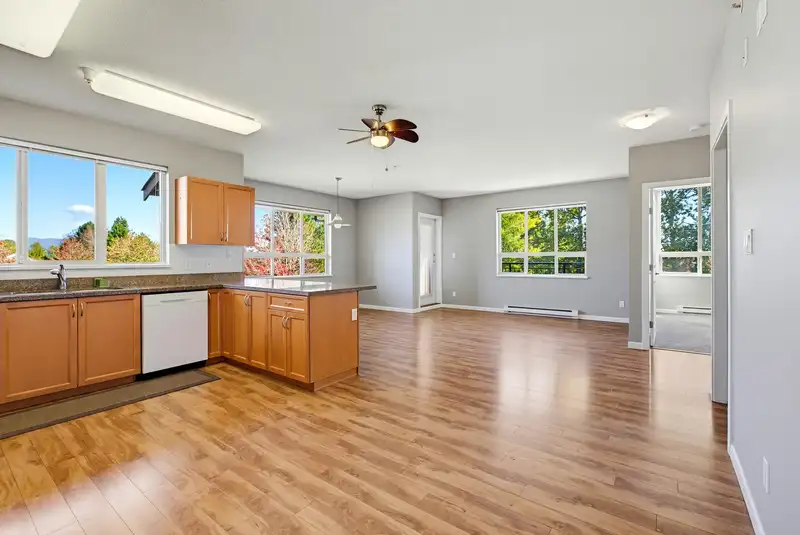 411 16068 83 AVENUE - photo 4 of 25