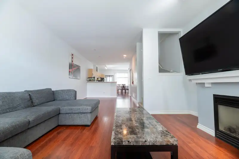 8 18839 69 AVENUE - photo 3 of 11