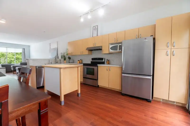 8 18839 69 AVENUE - photo 4 of 11