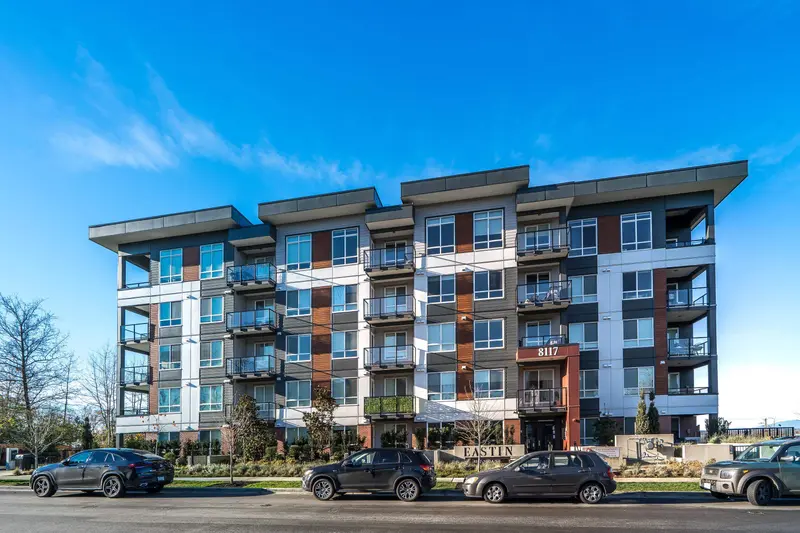 411 8117 200A STREET - photo 2 of 25