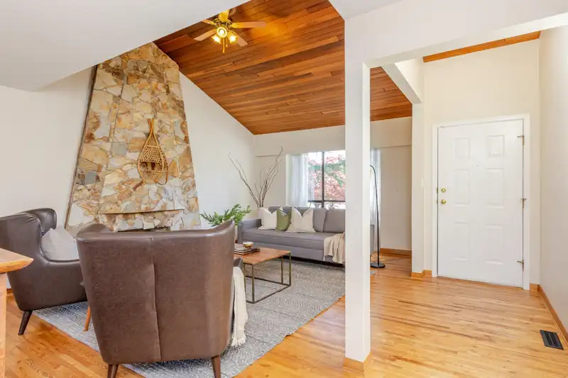 10758 FRASERGLEN DRIVE - photo 4 of 40