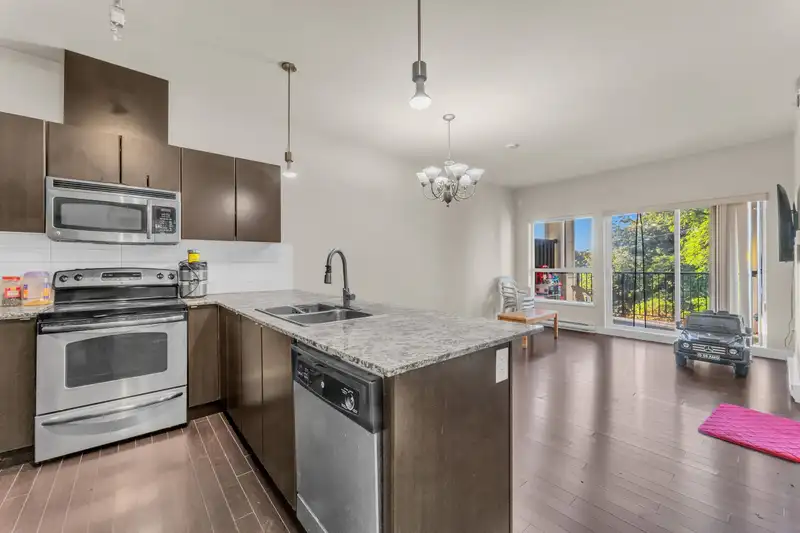 409 9655 KING GEORGE BOULEVARD - photo 3 of 25