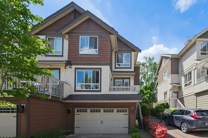 15 19560 68 AVENUE - photo 1 of 40