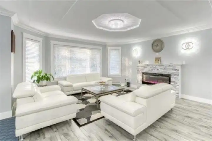 12446 72 AVENUE - photo 4 of 40