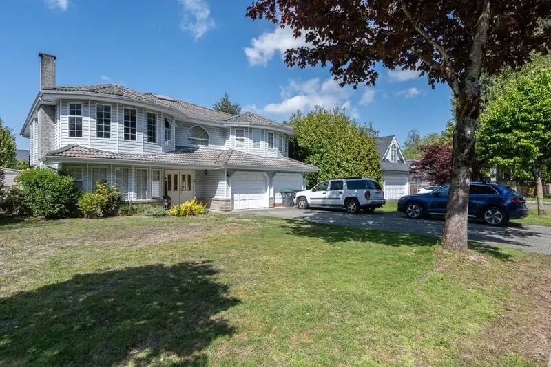 15561 91A AVENUE - photo 3 of 35