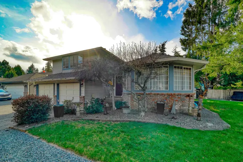 4223 200A STREET - photo 2 of 25