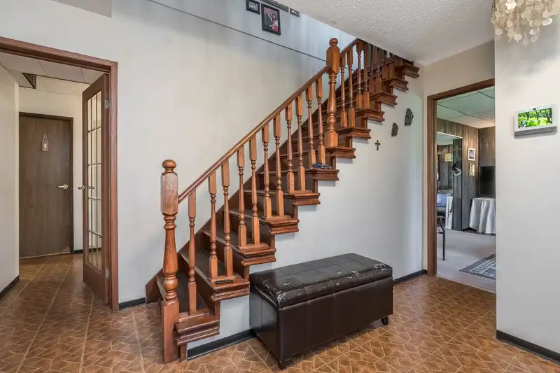 13282 97 AVENUE - photo 2 of 35