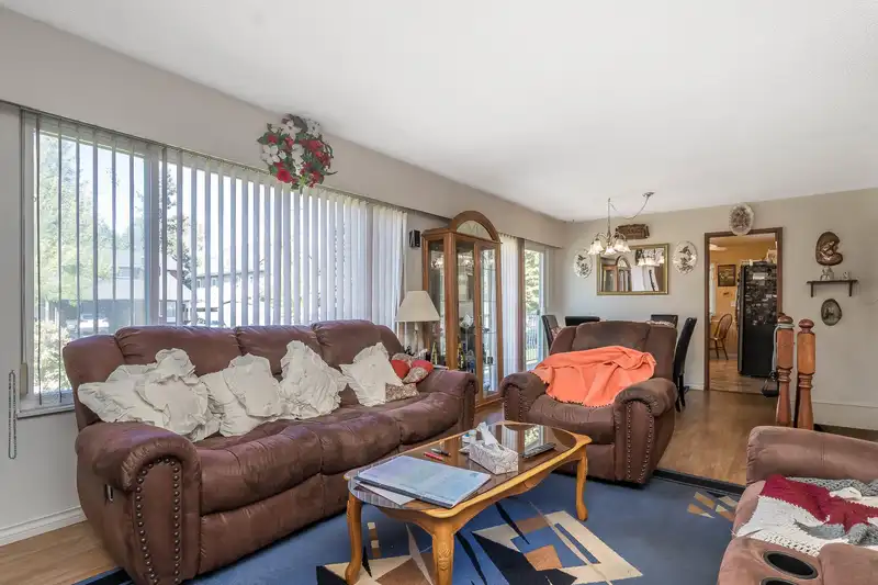 13282 97 AVENUE - photo 3 of 35