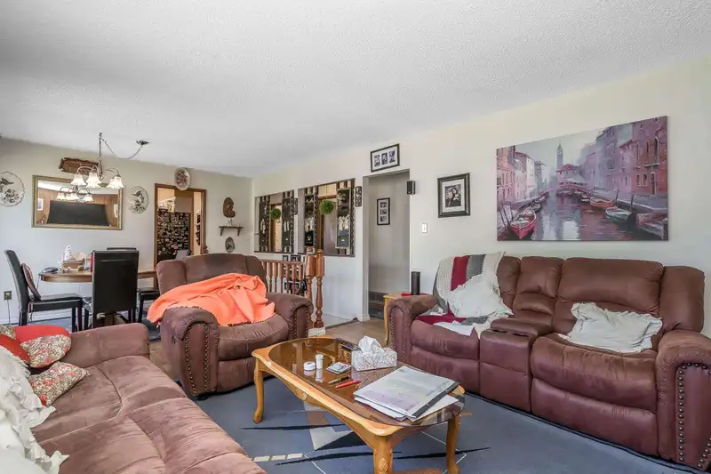 13282 97 AVENUE - photo 4 of 35