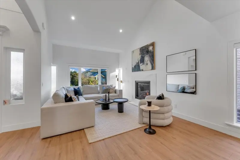 2594 PALISADE CRESCENT - photo 4 of 25