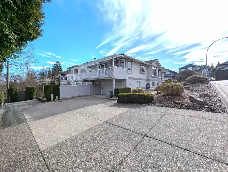17111 104A AVENUE - photo 4 of 38