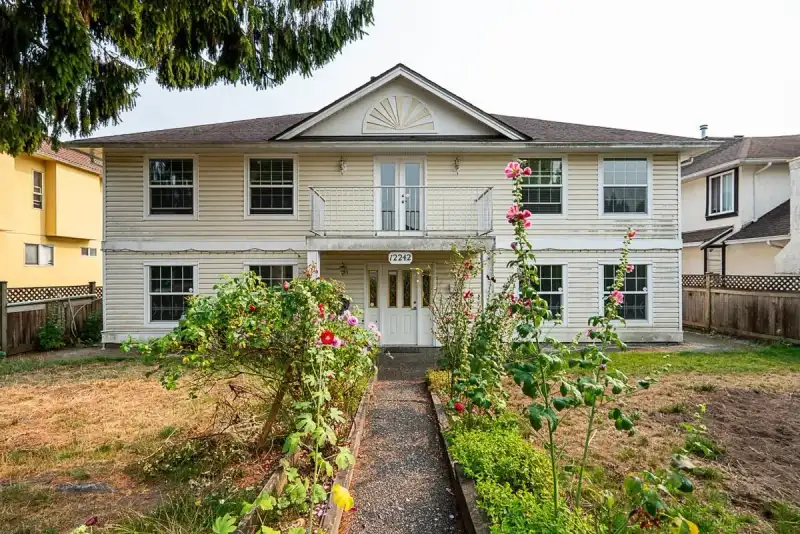 12242 64 AVENUE - photo 1 of 39