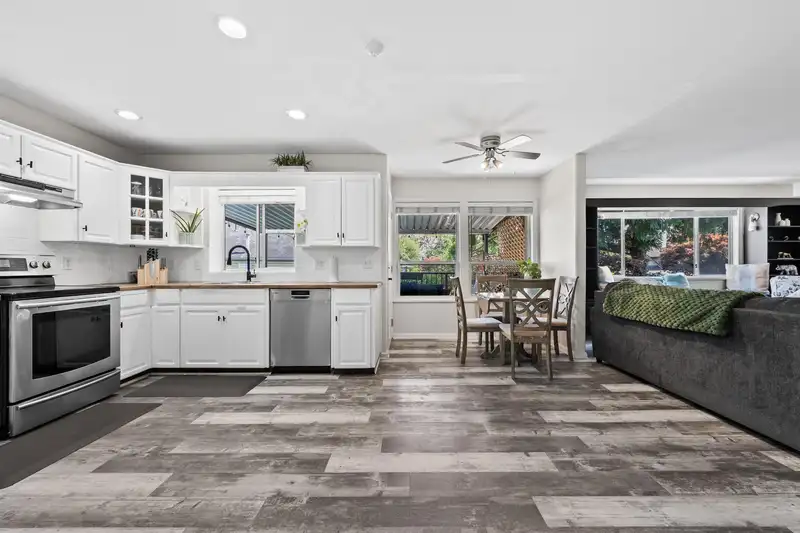 19028 58 AVENUE - photo 3 of 40