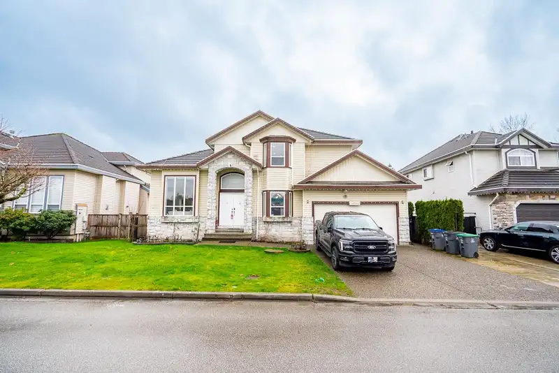 14532 84 AVENUE - photo 2 of 38