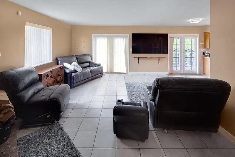 18851 74 AVENUE - photo 2 of 39