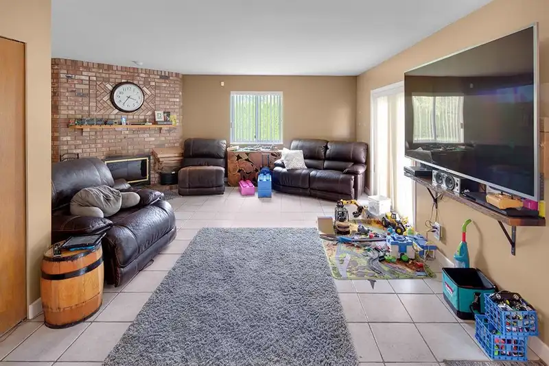 18851 74 AVENUE - photo 3 of 39